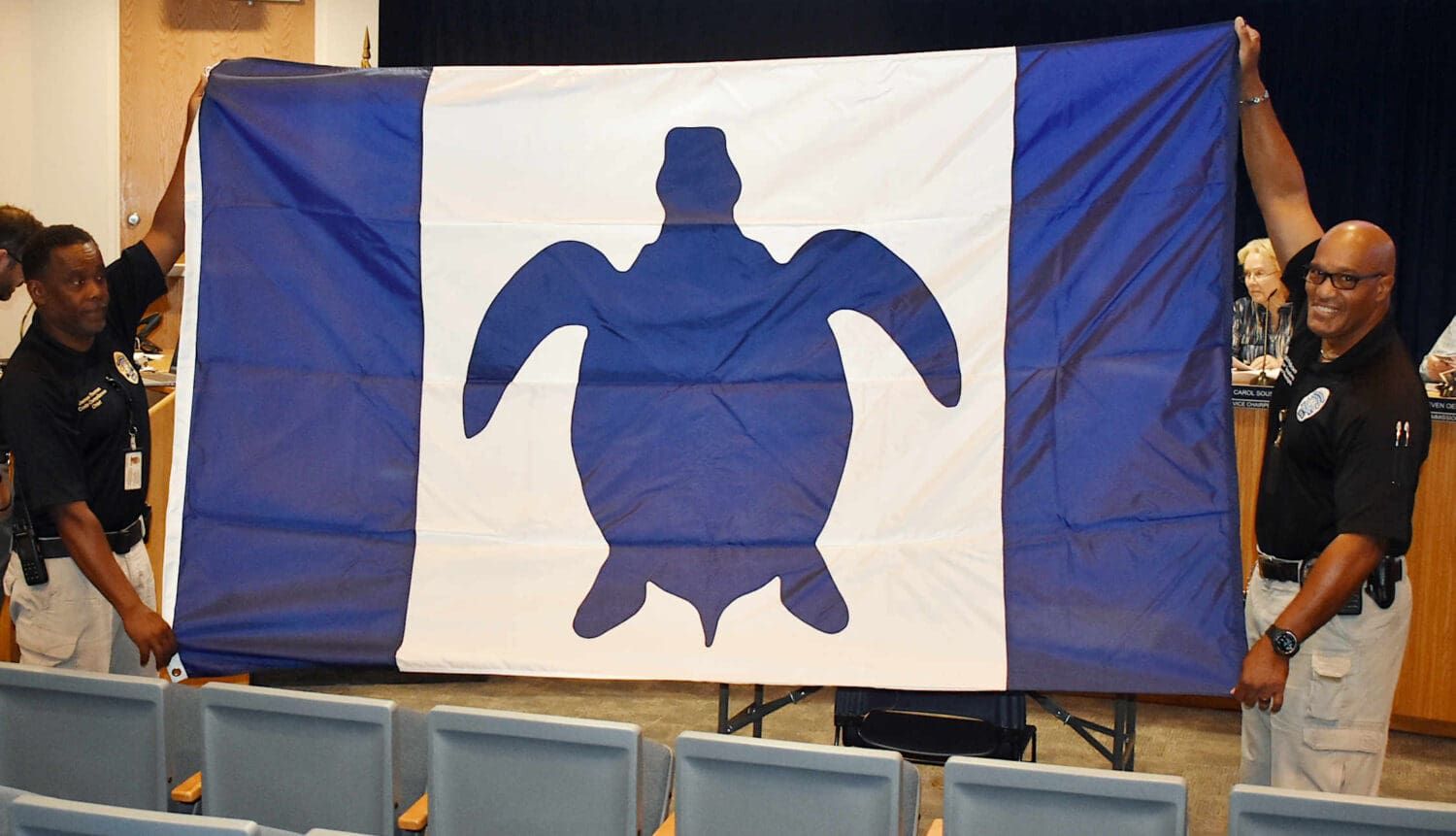 Mayor unveils new city flag