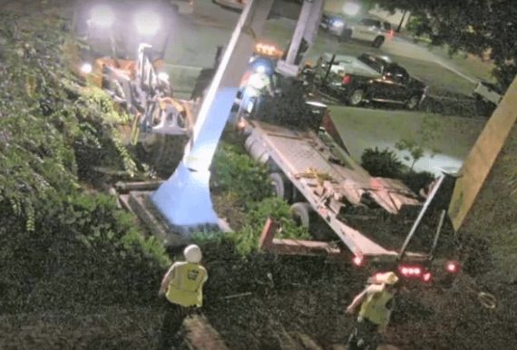 Confederate memorial toppling