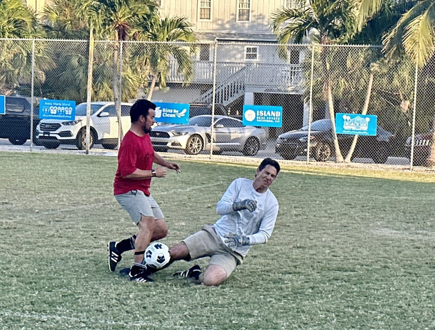 Team Gulf Drive Caf&eacute; hands Moss Builders first loss