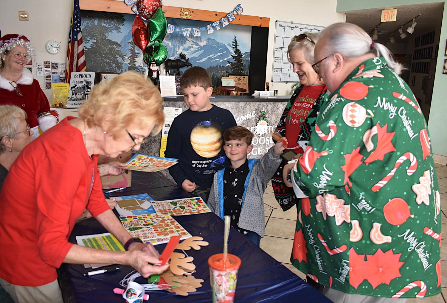 Moose lodges host Christmas party for kids