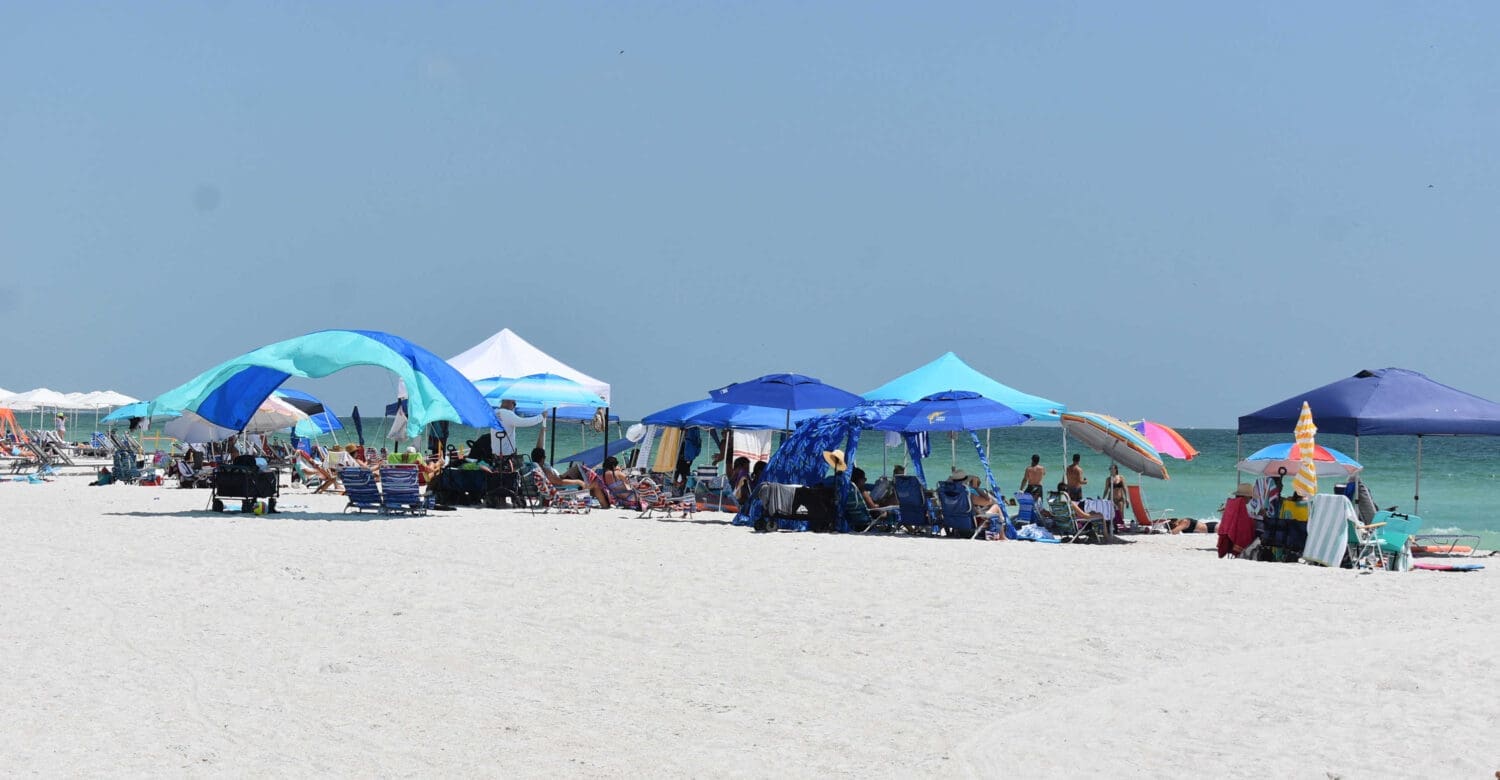Holmes Beach officials decline to increase beach cabana regulations