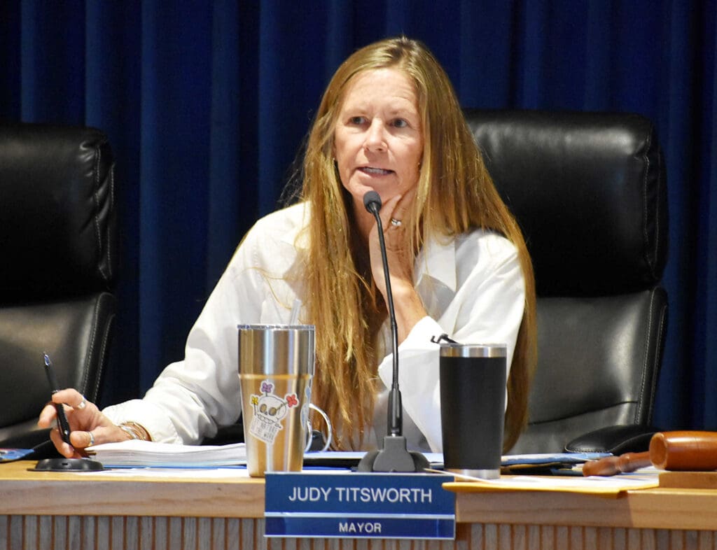 Mayor concerned about beach cabana rentals