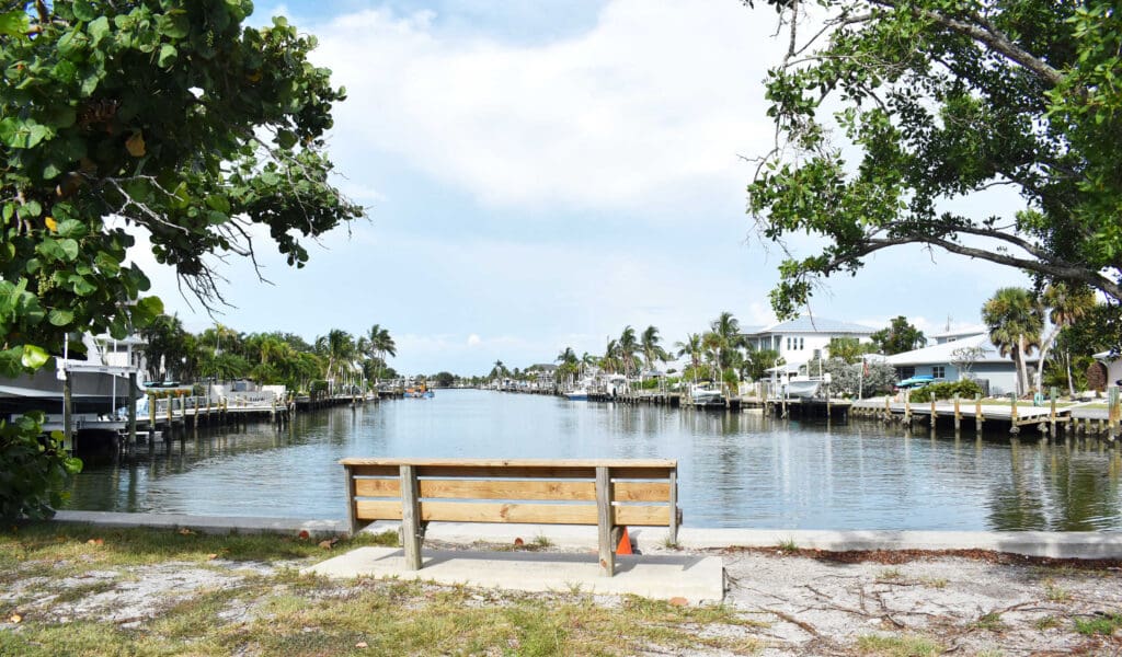 Holmes Beach clarifying dock, mooring regulations