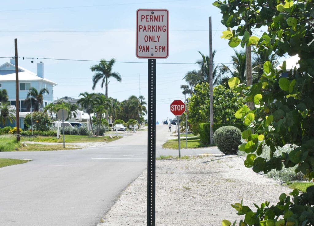 Holmes Beach commissioner proposes paid beach parking