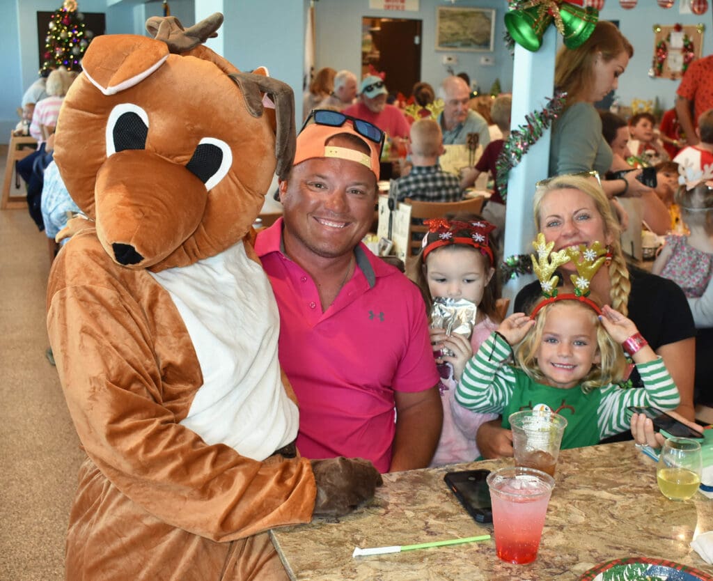 Moose Lodge hosts kids’ Christmas party