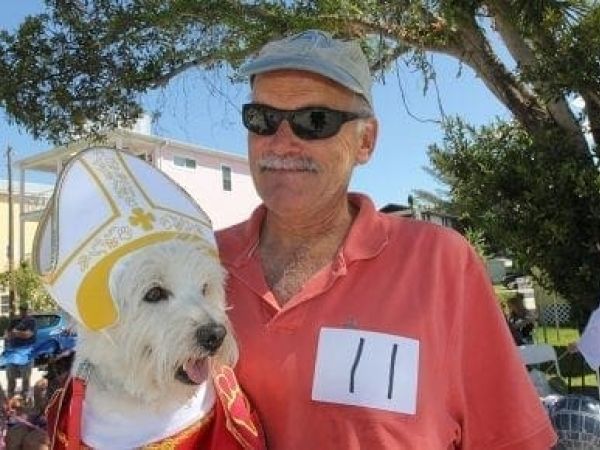 Canine costume contest