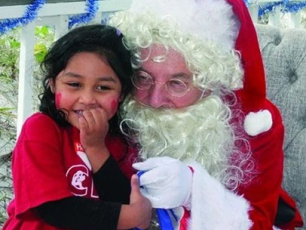 Kids see Santa at Sandbar