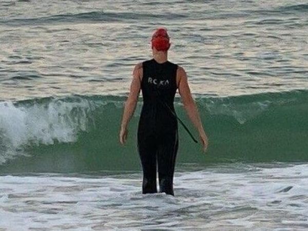 Woman completes &lsquo;round the island swim