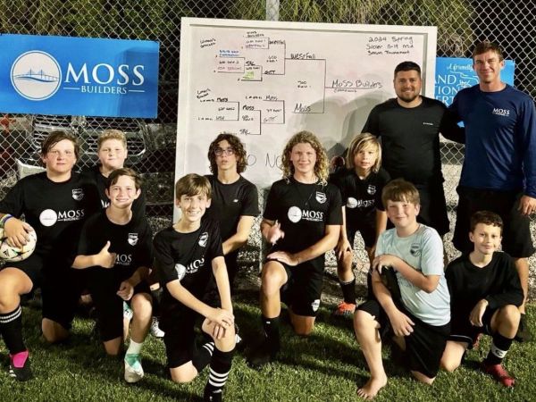 Moss Builders wins mid-season tourney