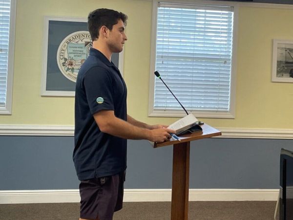 City commissioners question paid parking contract