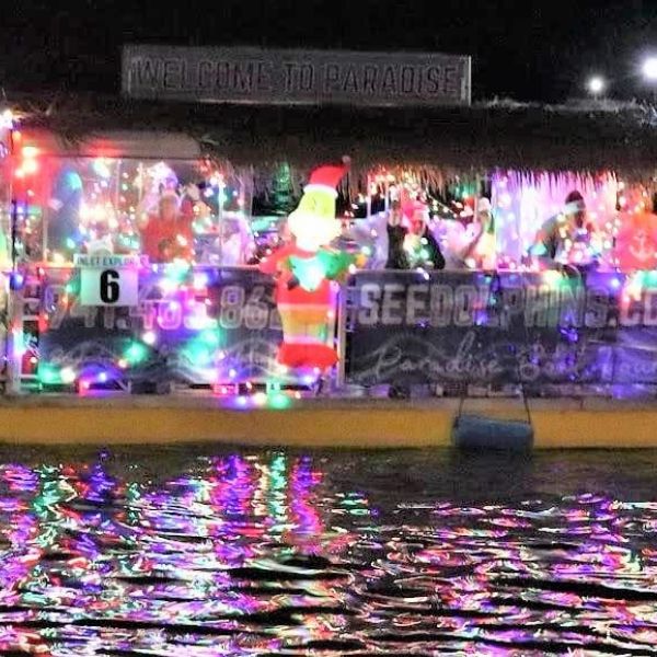 Boat parade draws merrymakers to pier