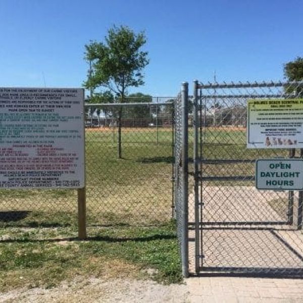 Holmes Beach dog park entrance