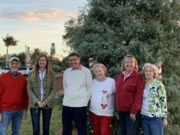Holmes Beach tree lighting group