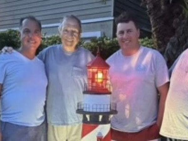 Holmes Beach man pleads for the return of stolen lighthouse