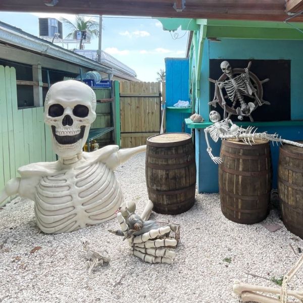 Bridge Tender Inn hosts Halloween party