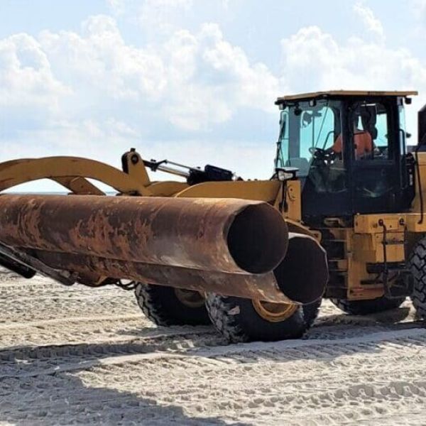 Renourishment pipes on the move