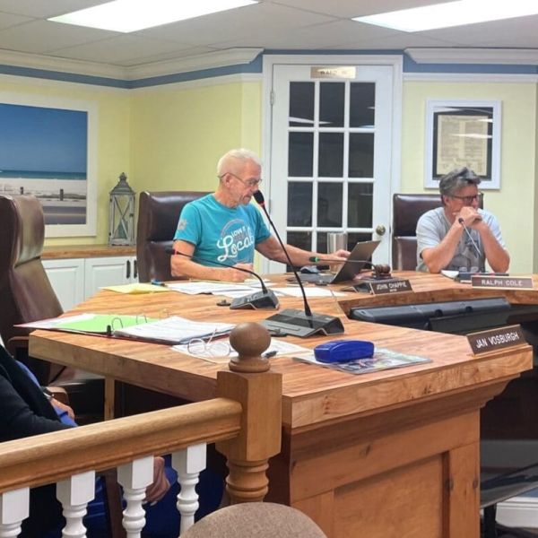 Commission discusses redistricting, vacancy