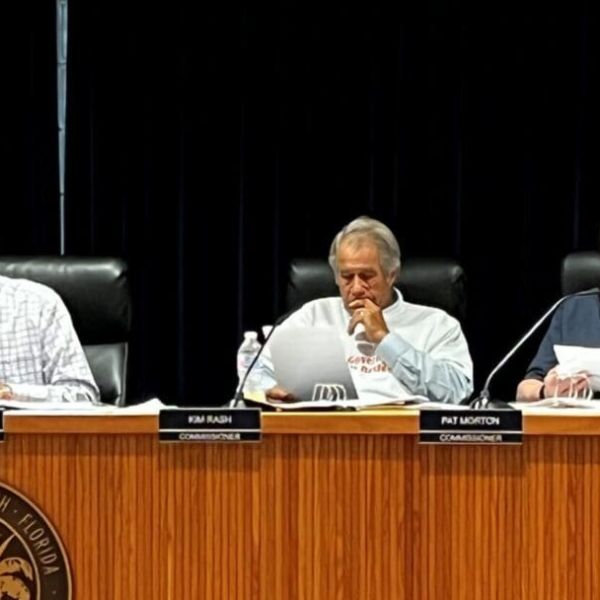 Commission splits on dress code decision