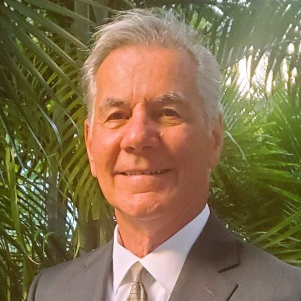 Holmes Beach commissioner seeks re-election