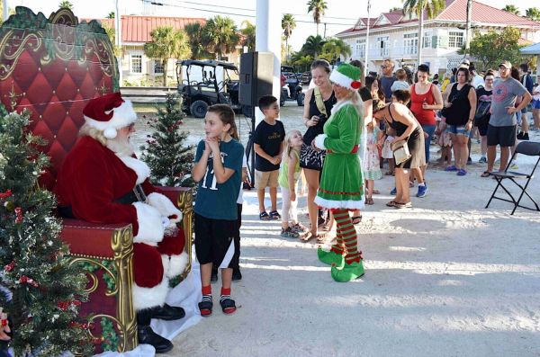 Santa stops in Anna Maria