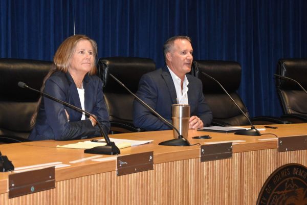 Mayoral candidates outline differing views