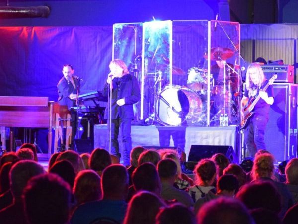 Classic rock icon gets a standing ovation at The Center