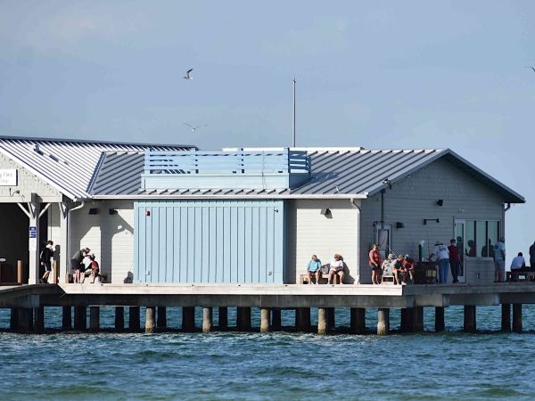 County commission supports Mote Marine on City Pier