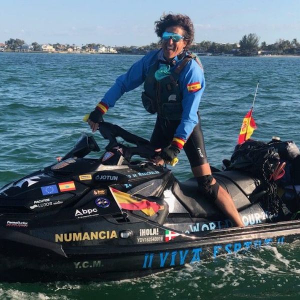World record seeker stops at Island