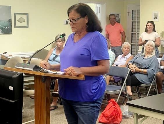 Pines residents speak out on paid parking