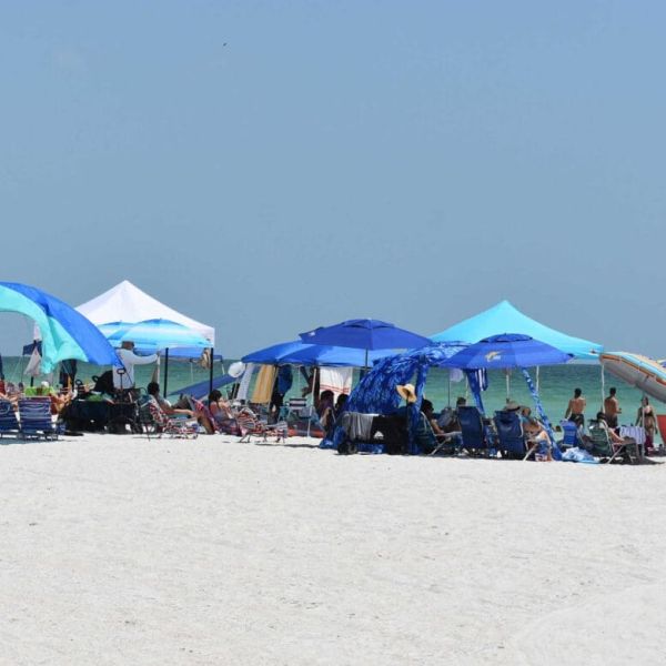 Holmes Beach officials decline to increase beach cabana regulations