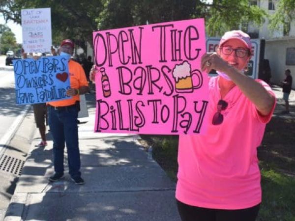 Island bar owners, bartenders protest continued closures