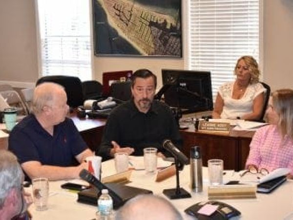 Charter review includes city manager discussion