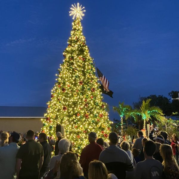 Holiday season arrives on Bridge Street