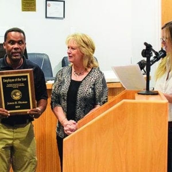 Mayor hands out 2019 city awards