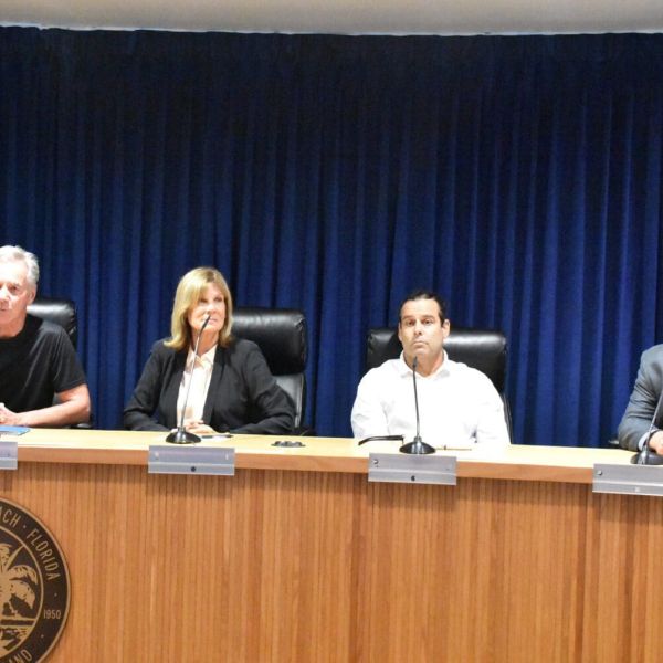 Holmes Beach commission candidates debate issues