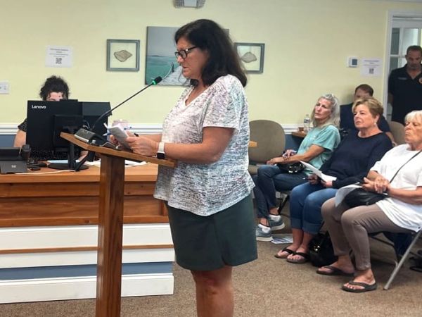 Pines residents ask commission to deny zoning change requests