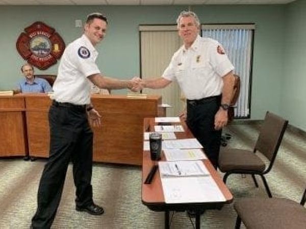 Board accepts new fire chief contract