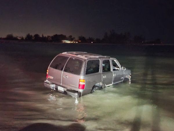 Police searching for driver after 100 mph beach pursuit