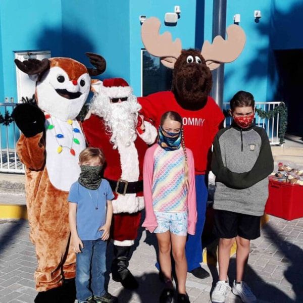 Moose Lodge hosts drive-thru Christmas party