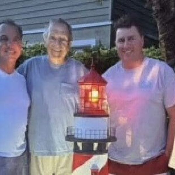 Holmes Beach man pleads for the return of stolen lighthouse