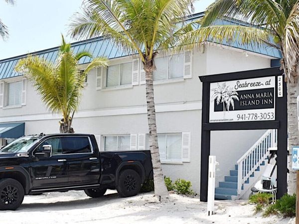Resort can&rsquo;t use beach access for guest-only parking