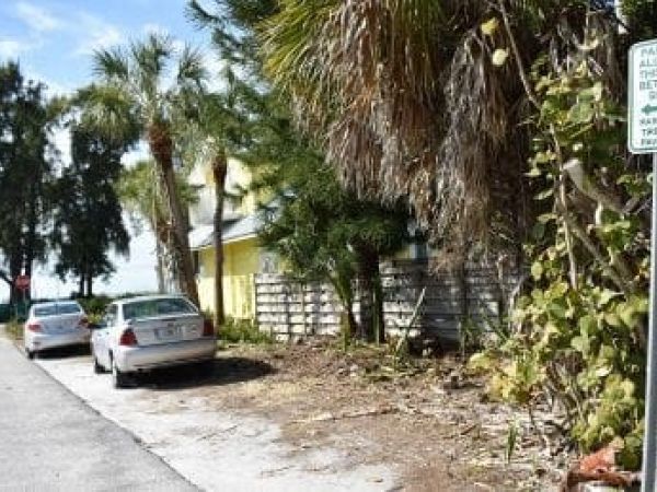 Anna Maria&rsquo;s street-side parking switches sides