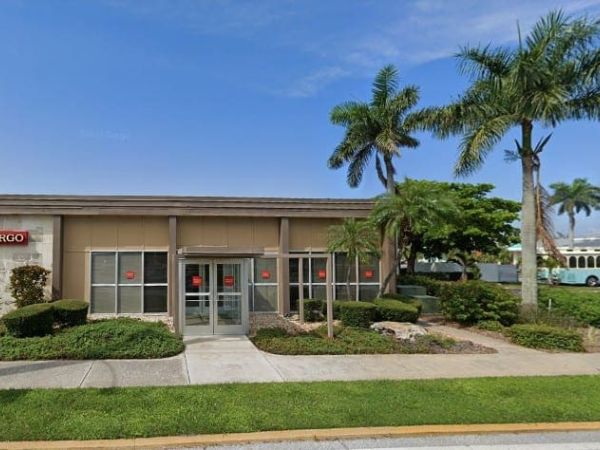 Parks members set sights on former bank property