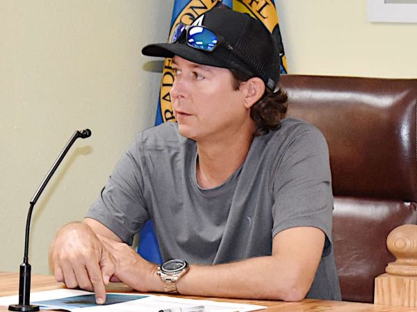 Bradenton Beach Commission to discuss paid parking