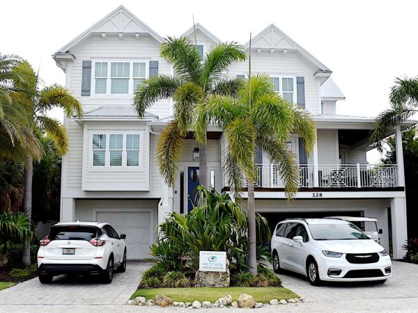 DeSantis vetoes vacation rental bill