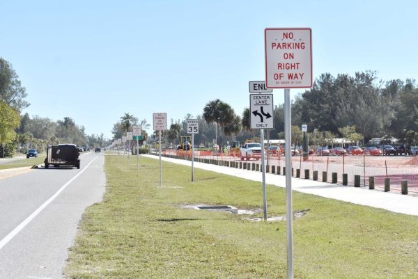 FDOT installs &lsquo;no parking&rsquo; signs along Gulf Drive