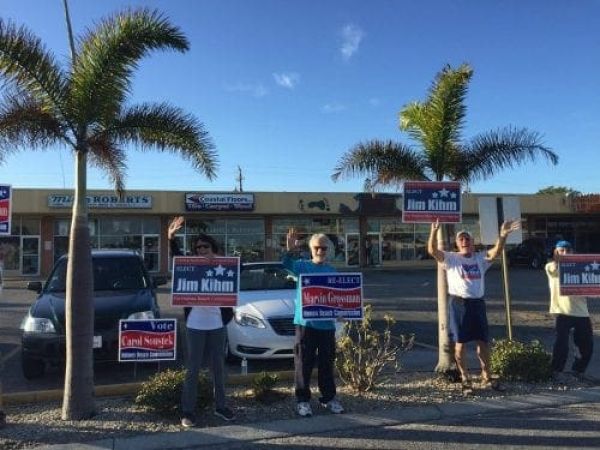 Holmes Beach election waving