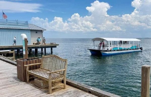Gulf Island Ferry visits Anna Maria Pier
