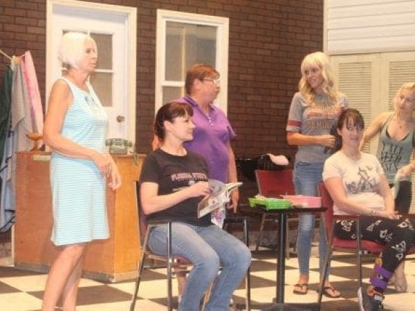 All-ladies cast performs &lsquo;Steel Magnolias&rsquo;