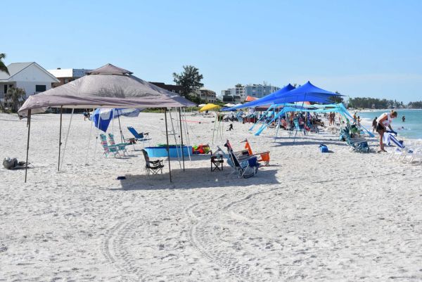 Mayor concerned about beach cabana rentals